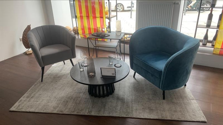 Abverkauf: Lounge Ecke mit gemütlichen Sesseln und Couchtisch