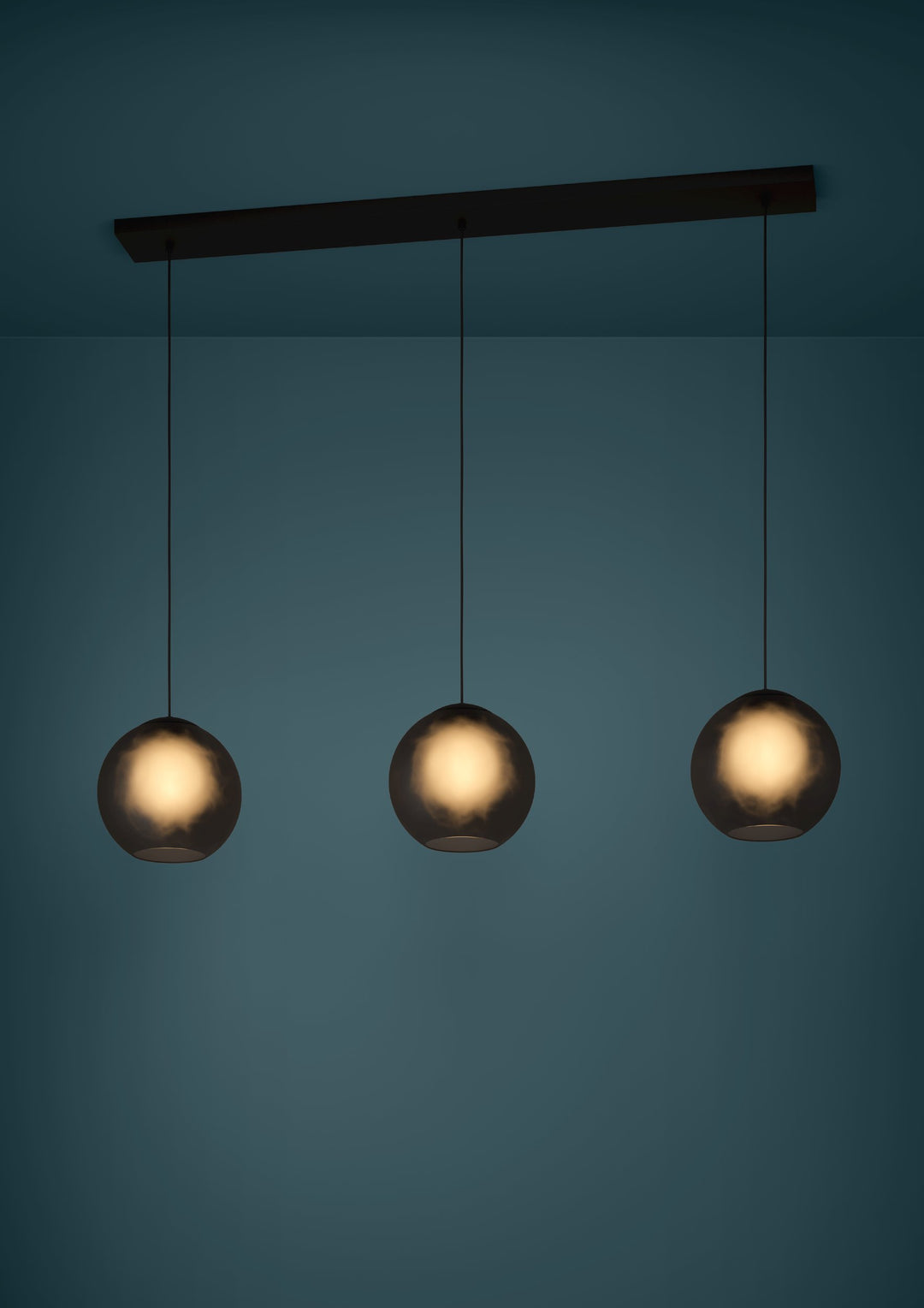 Hängeleuchte Arangona schwarz Glas grau matt 3X40W L:125,5 H:150 cm in