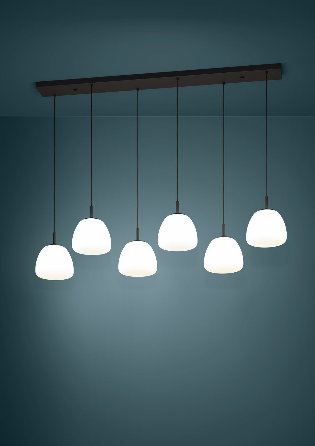 Hängeleuchte Balmes schwarz Glas opal-matt weiss 6X40W L:144,5 H:150 cm in