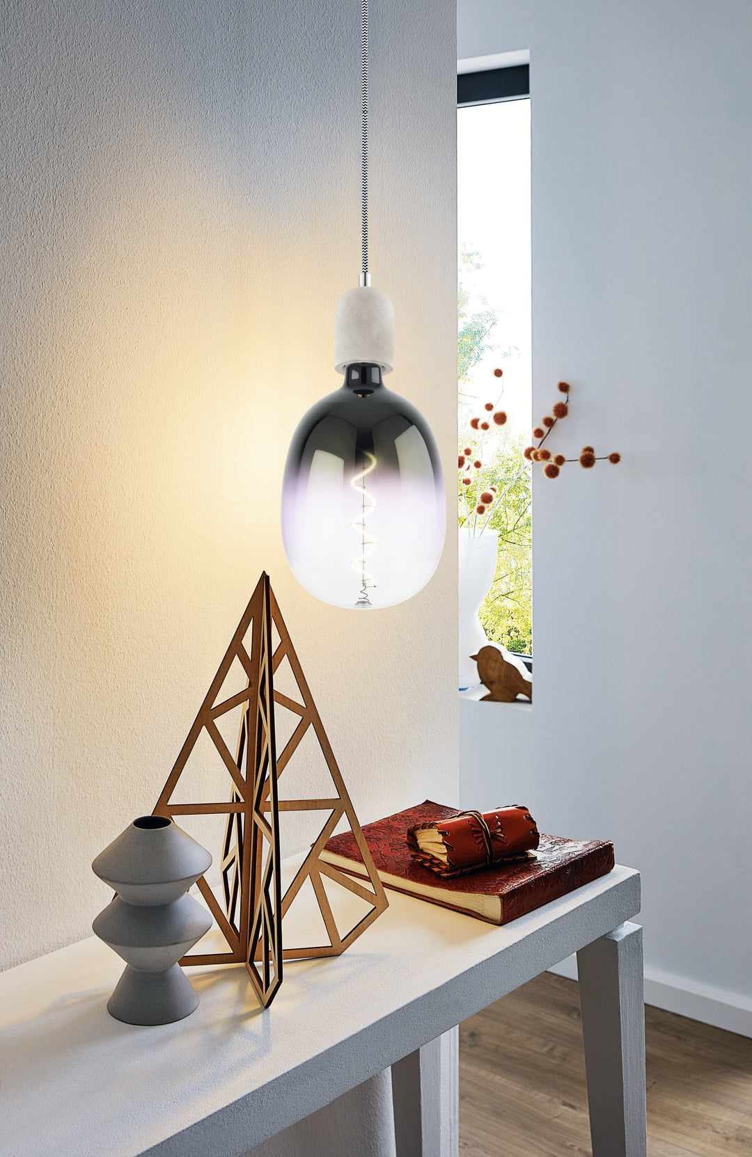 Leuchtmittel Lm_led_e27  Glas schwarz-violett-transparent 1X4W L:29,5 Ø 18 cm in